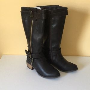 New plus size boots from Avenue size 8 1/2 wide